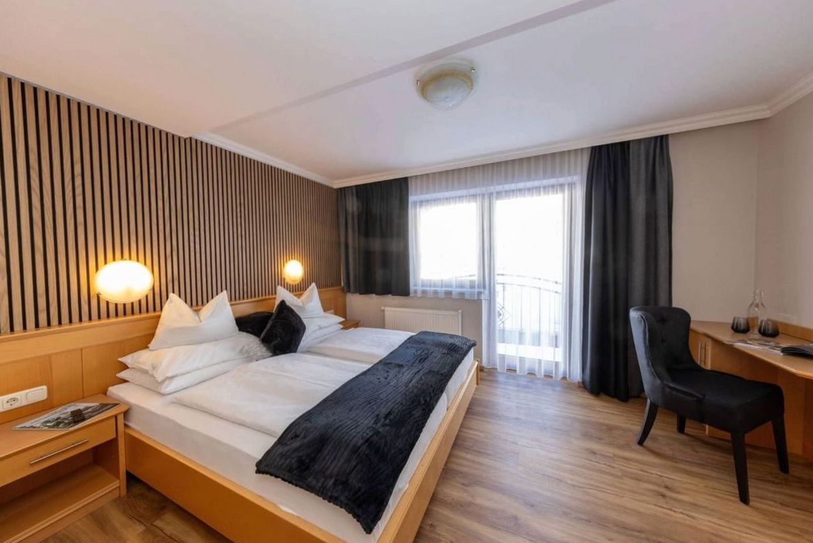 Junior suite with separate sitting area and alpine views at Joynexa hotel
